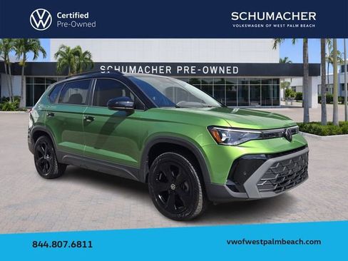 Used 2025 Volkswagen Taos SE AWD/4WD image 1