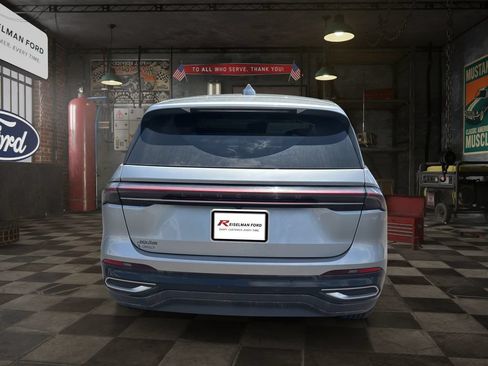Used 2025 Lincoln Nautilus Premier AWD/4WD image 5