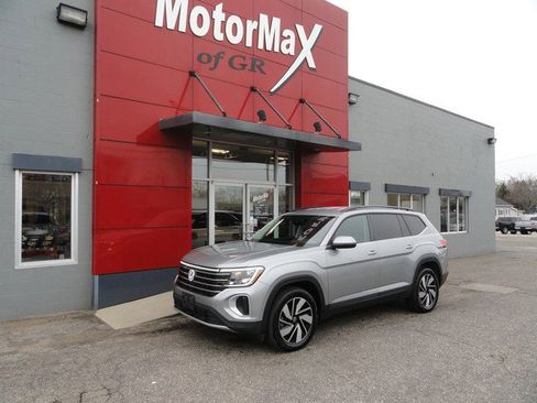 Used 2025 Volkswagen Atlas SE image 1