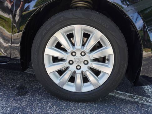 Used 2012 Toyota Sienna XLE AWD/4WD image 35