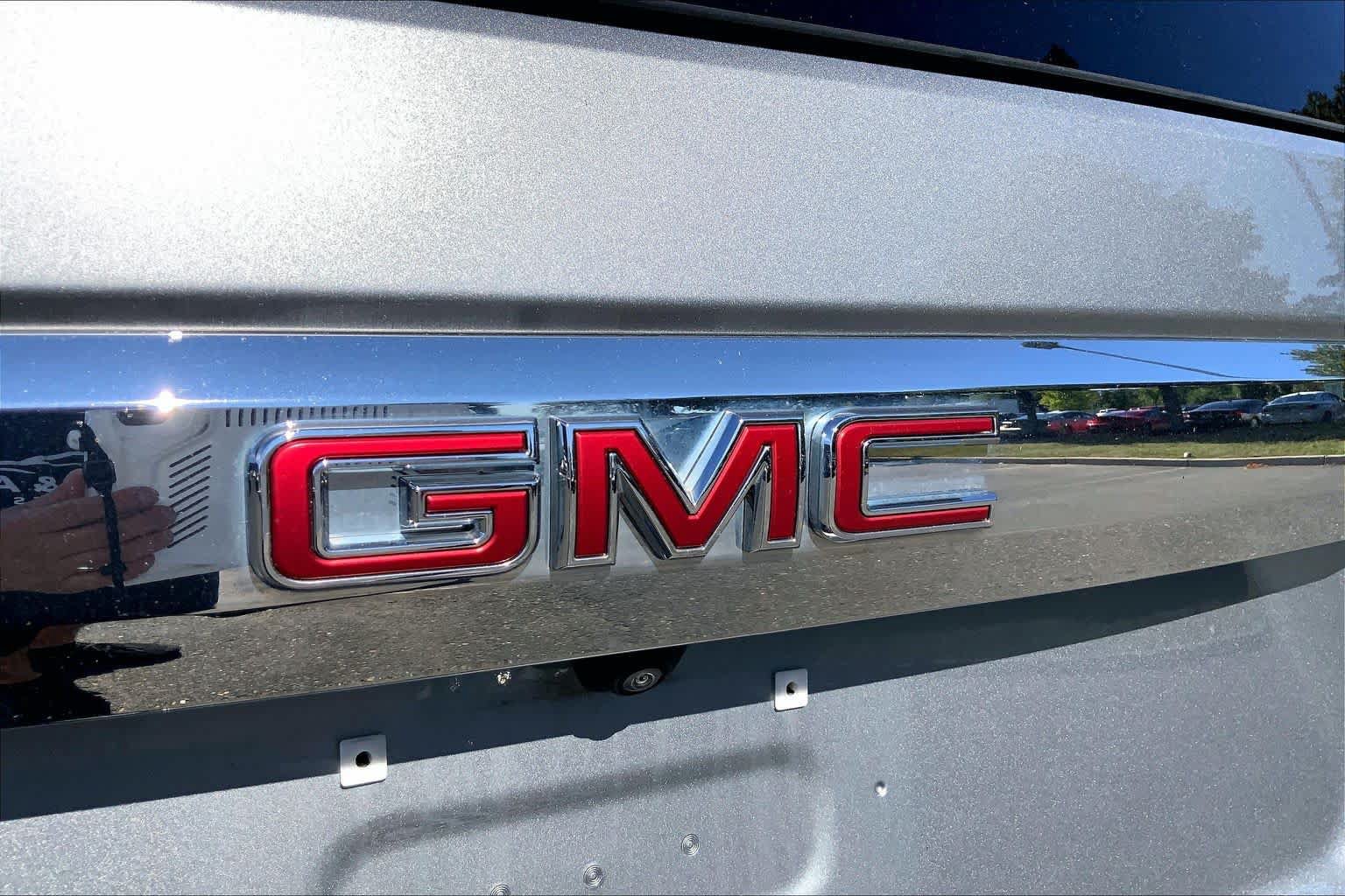Used 2023 GMC Yukon SLT AWD/4WD image 10