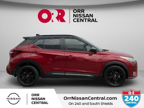 Used 2023 Nissan Kicks SR w/ SR Premium Package FWD image 4