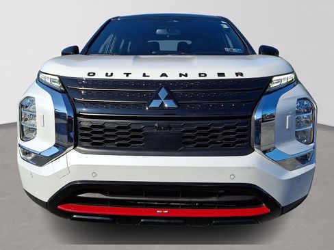 Used 2023 Mitsubishi Outlander SE AWD/4WD image 2