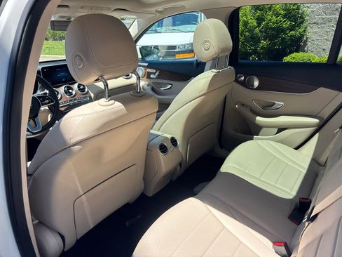 Used 2020 Mercedes-Benz GLC 300 4MATIC image 27