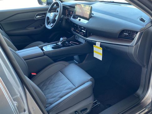 Used 2025 Nissan Rogue Platinum w/ Platinum Premium Package image 29