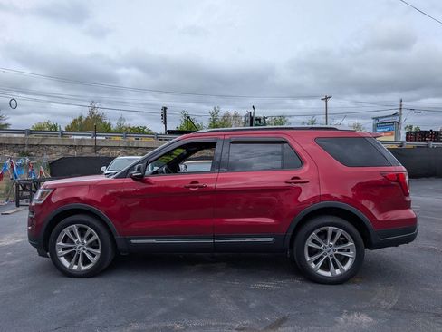 Used 2018 Ford Explorer XLT w/ Equipment Group 202A AWD/4WD image 7