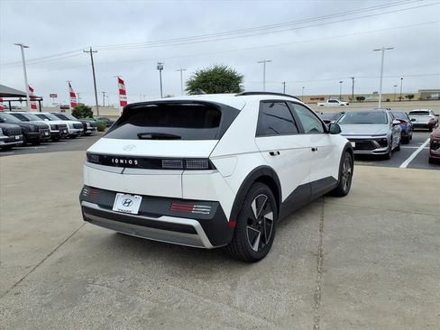 New 2025 Hyundai Ioniq 5 SEL image 5