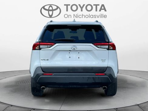 Used 2023 Toyota RAV4 XLE AWD/4WD image 4