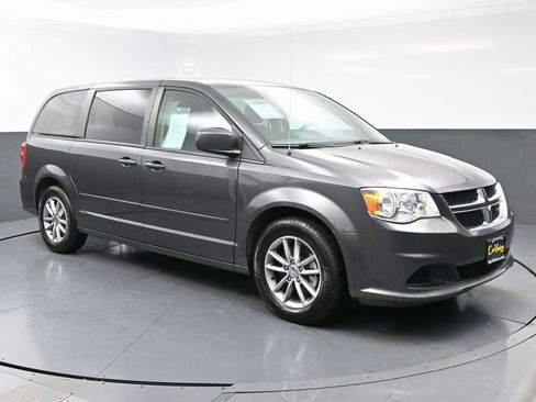 Used 2017 Dodge Grand Caravan SE image 3