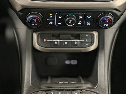 Used 2021 GMC Acadia Denali w/ Denali Technology Package FWD image 20