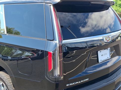 Certified 2024 Cadillac Escalade Premium Luxury Platinum AWD/4WD image 12