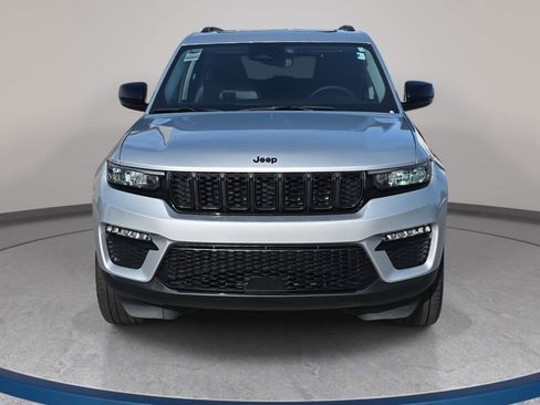 Used 2023 Jeep Grand Cherokee Limited w/ Black Appearance Package image 2