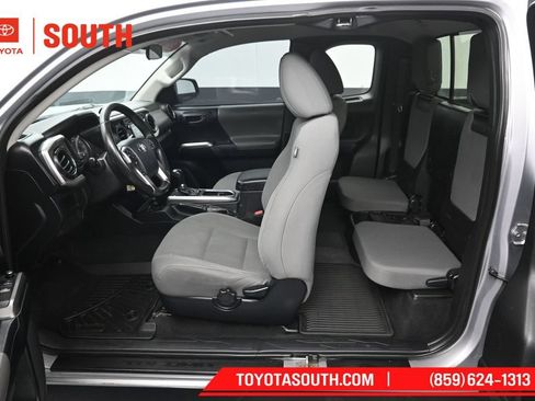 Used 2016 Toyota Tacoma SR5 AWD/4WD image 10