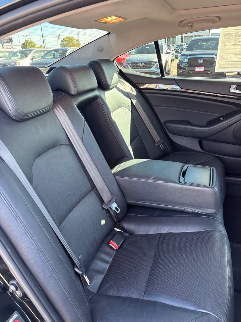 Used 2015 Kia Cadenza Premium FWD image 28