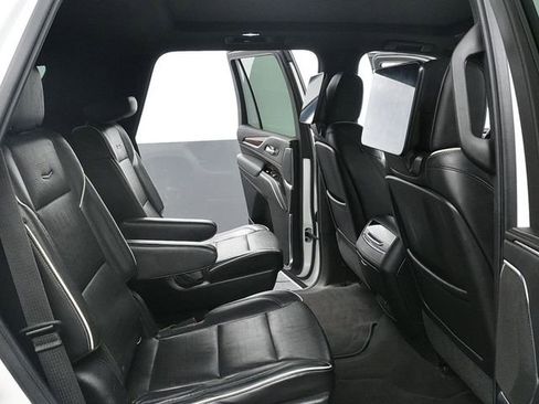 Used 2021 Cadillac Escalade Premium Luxury image 23