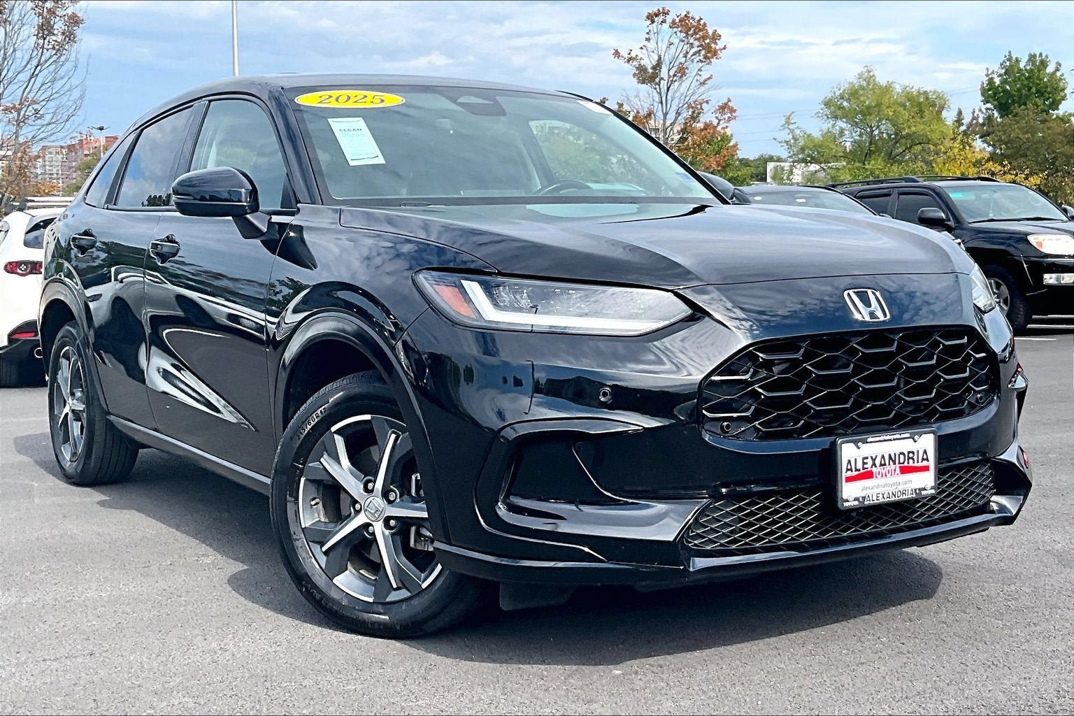 Used 2025 Honda HR-V EX-L image 2
