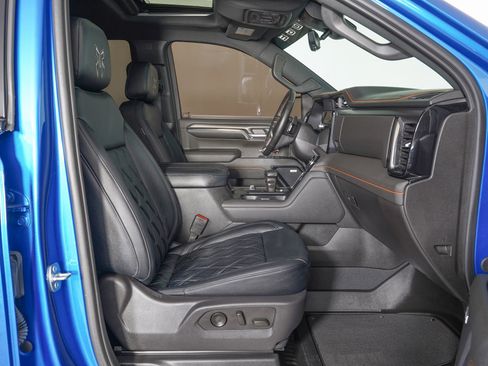 Used 2024 GMC Sierra 1500 AT4 w/ Technology Package image 11