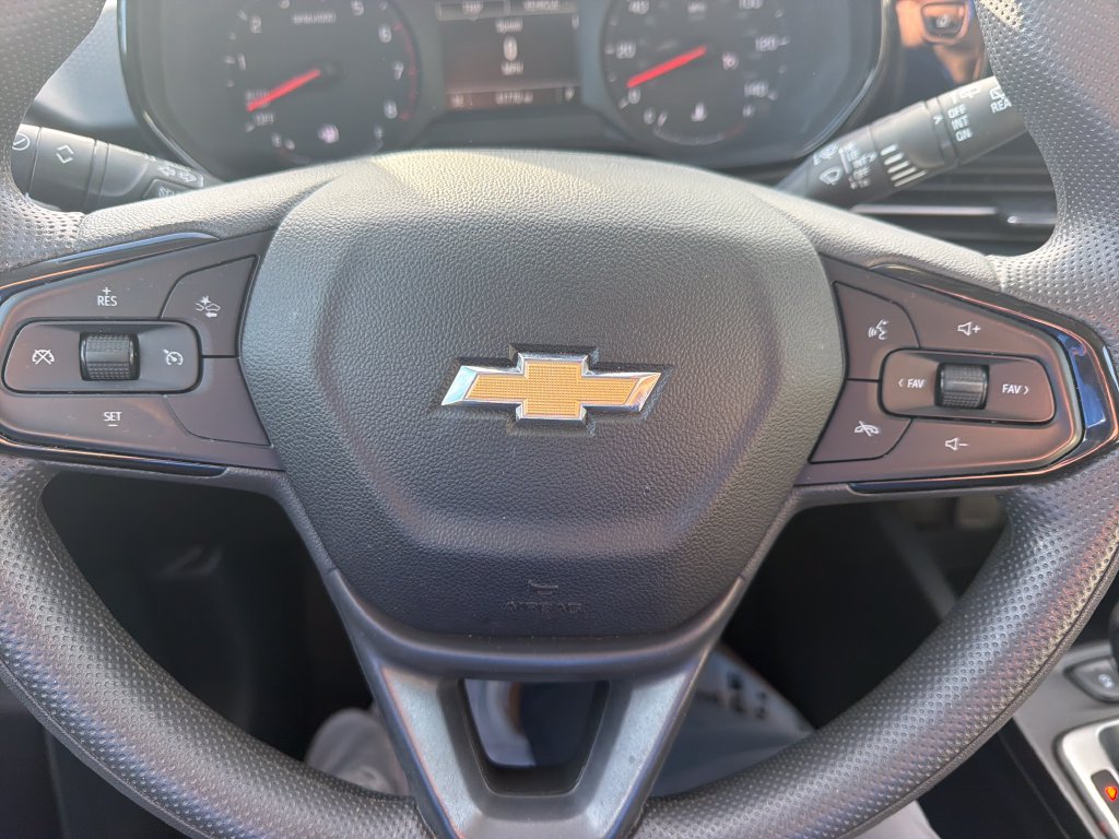 Used 2025 Chevrolet Trax LS FWD image 17