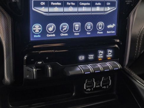 Used 2020 RAM 2500 Limited image 27