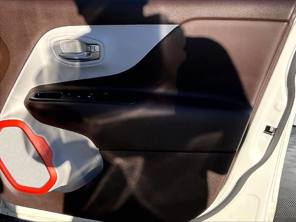 Used 2017 Jeep Renegade Limited AWD/4WD image 12