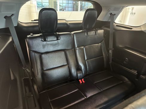 Used 2024 Ford Explorer Limited w/ Limited Technology Package AWD/4WD image 15