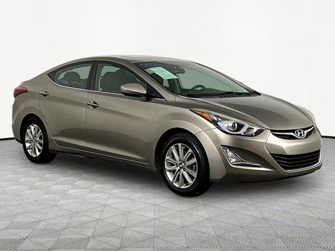 Used 2015 Hyundai Elantra SE w/ Option Group 03 FWD image 3