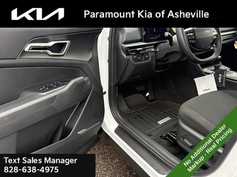 New 2026 Kia Sportage LX w/ LX Convenience Package AWD/4WD image 16