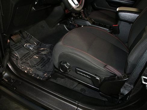 Used 2022 Jeep Wrangler Unlimited Rubicon w/ Xtreme Recon 35" Tire Package image 28