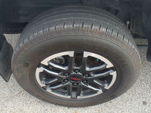 Used 2024 Toyota Tacoma TRD Sport AWD/4WD image 25