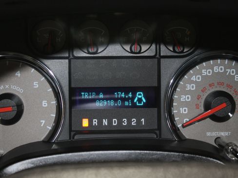 Used 2010 Ford F150 XLT RWD image 13