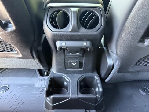 New 2025 Jeep Gladiator Rubicon image 17