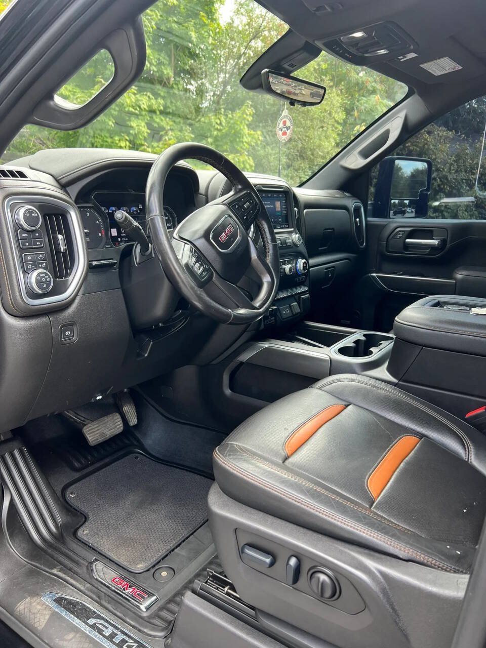 Used 2022 GMC Sierra 2500 AT4 w/ AT4 Premium Plus Package AWD/4WD image 14