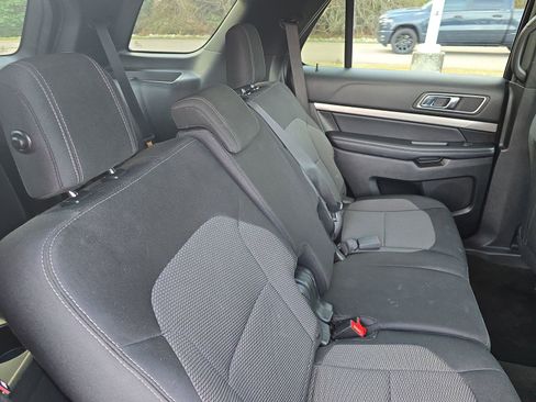 Used 2018 Ford Explorer XLT image 11