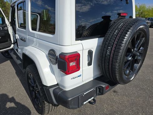 Used 2021 Jeep Wrangler Unlimited Sahara w/ Cold Weather Group AWD/4WD image 35