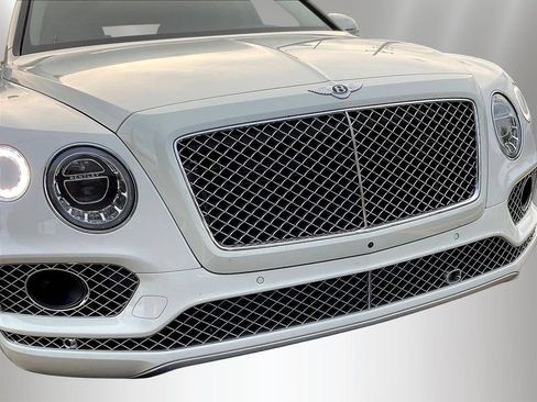 Used 2017 Bentley Bentayga AWD/4WD image 31