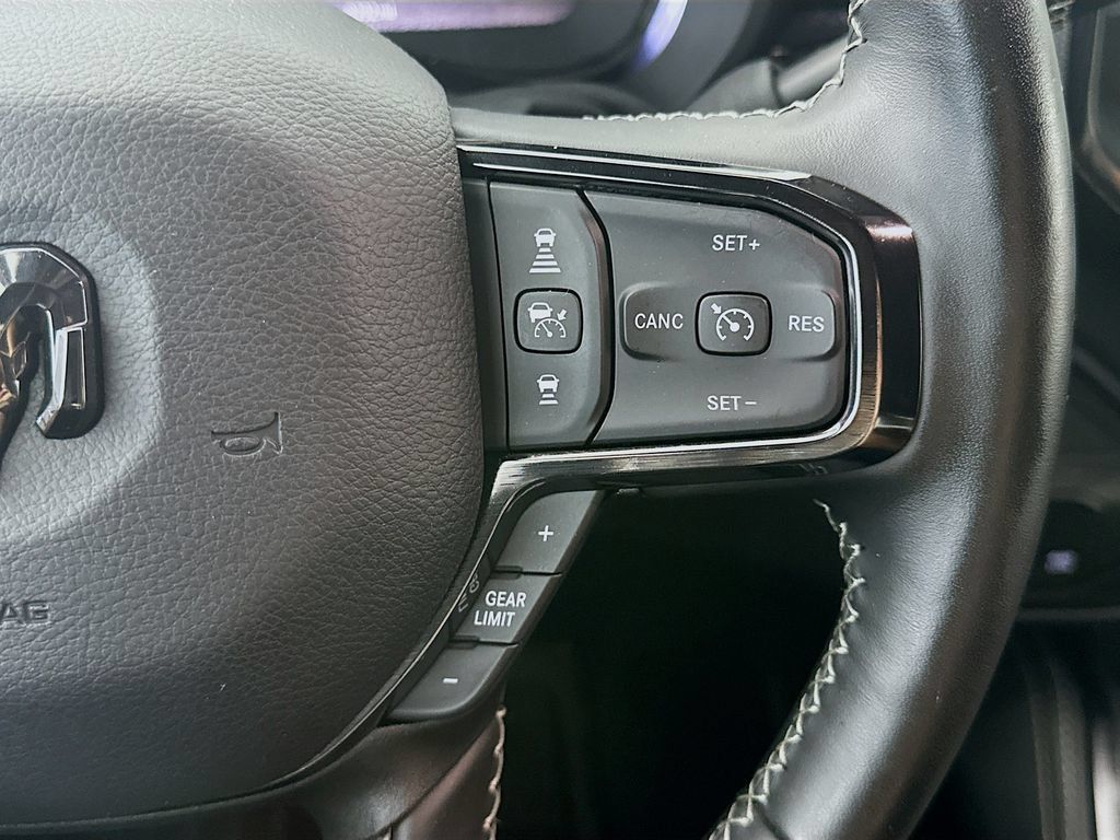 Used 2025 RAM 2500 Limited AWD/4WD image 26