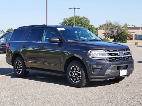 Certified 2024 Ford Expedition XLT image 9