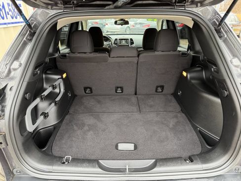 Used 2016 Jeep Cherokee Latitude w/ Cold Weather Group image 6