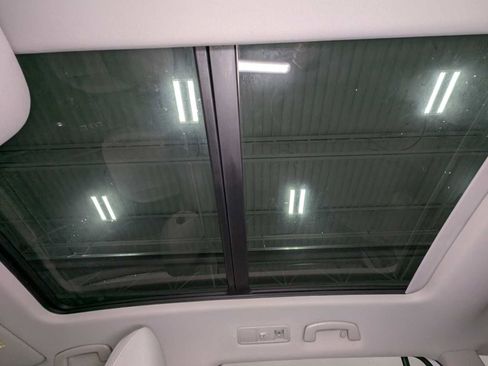 Used 2020 Volkswagen Tiguan SEL image 17