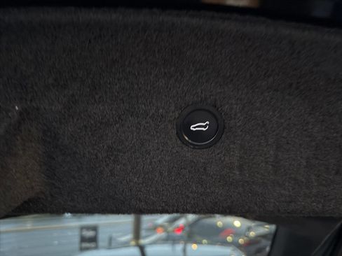 Used 2022 Tesla Model S image 7