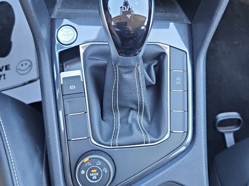 Used 2024 Volkswagen Tiguan SE image 30