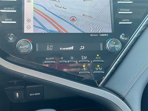 Used 2020 Toyota Camry XLE image 16