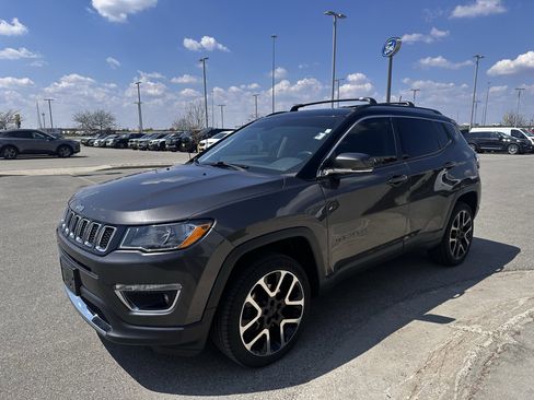 Used 2018 Jeep Compass Limited w/ Navigation Group AWD/4WD image 2