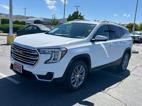 Used 2024 GMC Terrain SLT AWD/4WD image 3