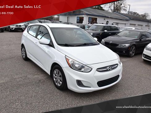 Used 2017 Hyundai Accent SE image 2