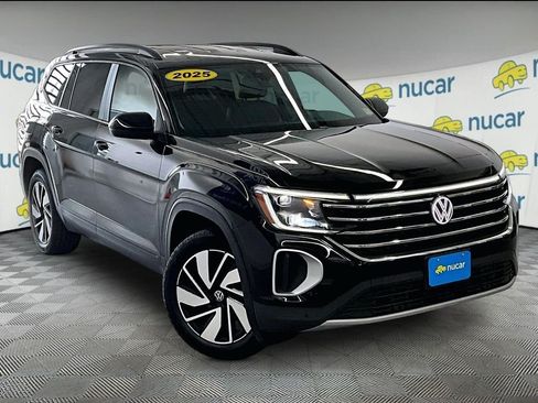 Used 2025 Volkswagen Atlas SE AWD/4WD image 1