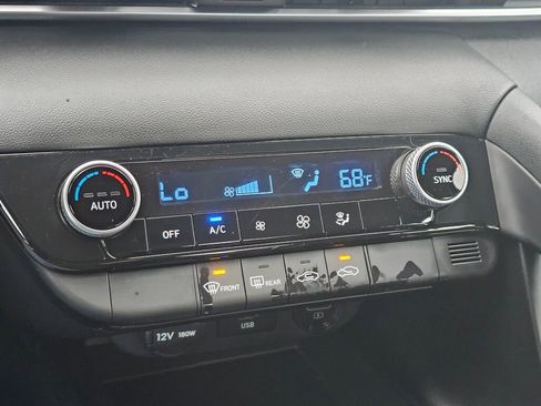 Used 2023 Hyundai Elantra SEL image 22