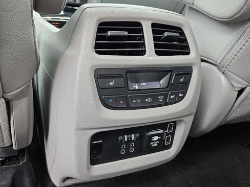 Used 2022 Honda Pilot Touring image 13