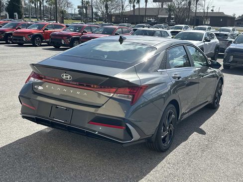 New 2026 Hyundai Elantra SEL Sport Premium FWD image 5