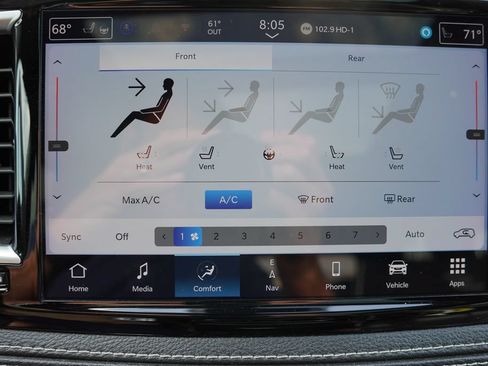 Certified 2025 Chrysler Pacifica Limited FWD image 7